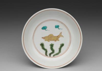 图片[2]-Dish with fish and water weeds in wucai painted enamels, Ming dynasty, Zhengde reign (1506-1521)-China Archive